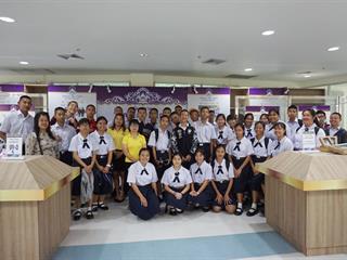 คณาจารย์ และนักเรียนชั้นมัธยมศึกษา ปีที่ 4 โรงเรียนสาธิต มหาวิทยาลัยพะเยา เข้าศึกษาการใช้บริการ และเยี่ยมชมศูนย์บรรณสารและสื่อการศึกษา มหาวิทยาลัยพะเยา 