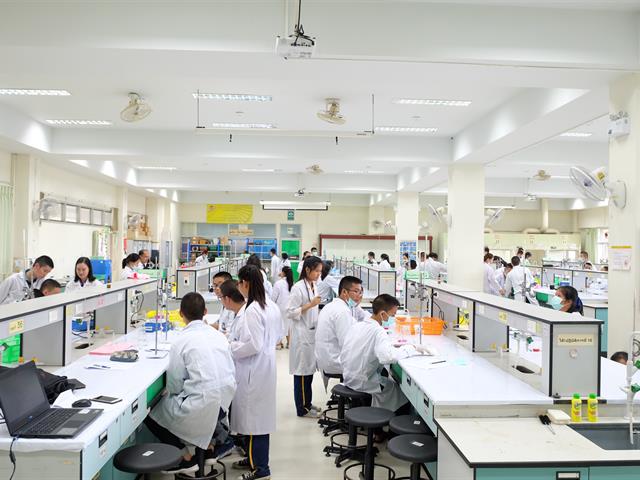 คณะวิทยาศาสตร์ มหาวิทยาลัยพะเยา ได้ดำเนินกิจกรรมบริการวิชาการให้แก่โรงเรียนศรีสวัสดิ์วิทยาคาร จังหวัดน่าน
