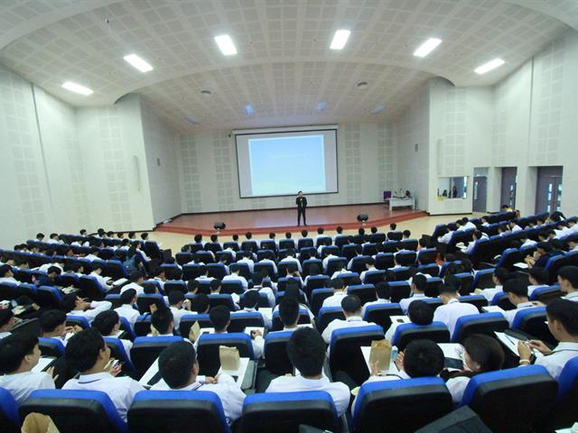 คณะเทคโนโลยีสารสนเทศและการสื่อสาร มหาวิทยาลัยพะเยา จัดกิจกรรมอบรมนิสิตใหม่ หัวข้อ “สุขภาพจิตที่ดี ส่งผลดีต่อการเรียน” เพื่อให้นิสิตใหม่ได้เรียนรู้ปัญหาสุขภาพจิตและวิธีแก้ไขปัญหาเบื้องต้นในระหว่างที่ใช้ชีวิตในรั้วมหาวิทยาลัย