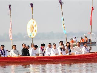 มหาวิทยาลัยพะเยา ร่วมกับเทศบาลเมืองพะเยา และจังหวัดพะเยา จัดโครงการ"กว๊านพะเยาสายน้ำแห่งชีวิต ตานข้าวทิพย์พระเจ้าตนหลวง" เพื่อส่งเสริมวัฒนธรรมประเพณี วิถีชีวิต และประชาสัมพันธ์ ด้านการท่องเที่ยวของจังหวัดพะเยา