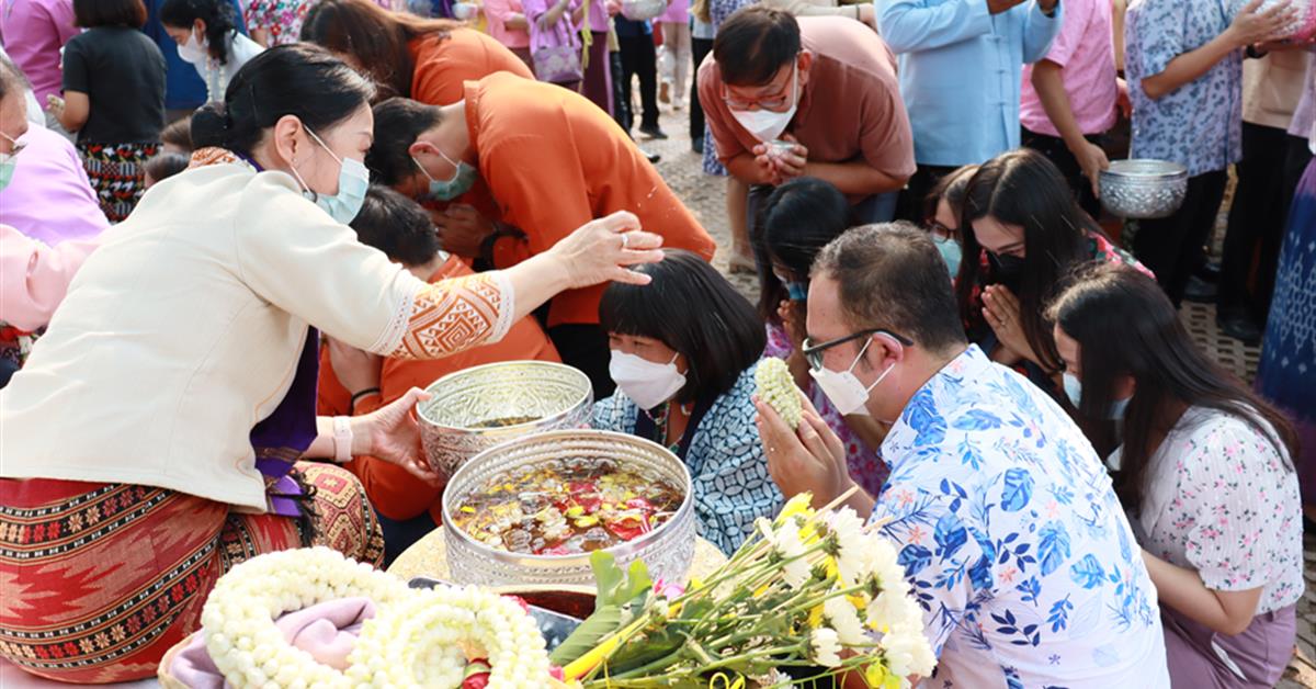 คณะเกษตรศาสตร์ฯ เข้าร่วม " พิธีสระเกล้าดำหัวอธิการบดีและผู้อาวุโส เนื่องในเทศกาลสงกรานต์มหาวิทยาลัยพะเยา ประจำปี 2565 " คณะเกษตรศาสตร์ฯ เข้าร่วม " พิธีสระเกล้าดำหัวอธิการบดีและผู้อาวุโส เนื่องในเทศกาลสงกรานต์มหาวิทยาลัยพะเยา ประจำปี 2565 "