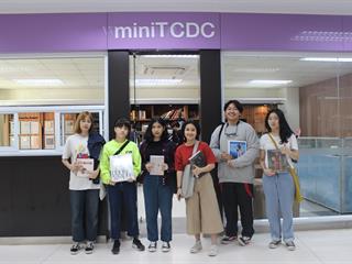 ขอเชิญบุคลากรและนิสิต มหาวิทยาลัยพะเยา  เข้าใช้บริการห้องสมุด miniTCDC หนังสือและวัสดุตัวอย่างใหม่ จาก CEA ปีที่ 3