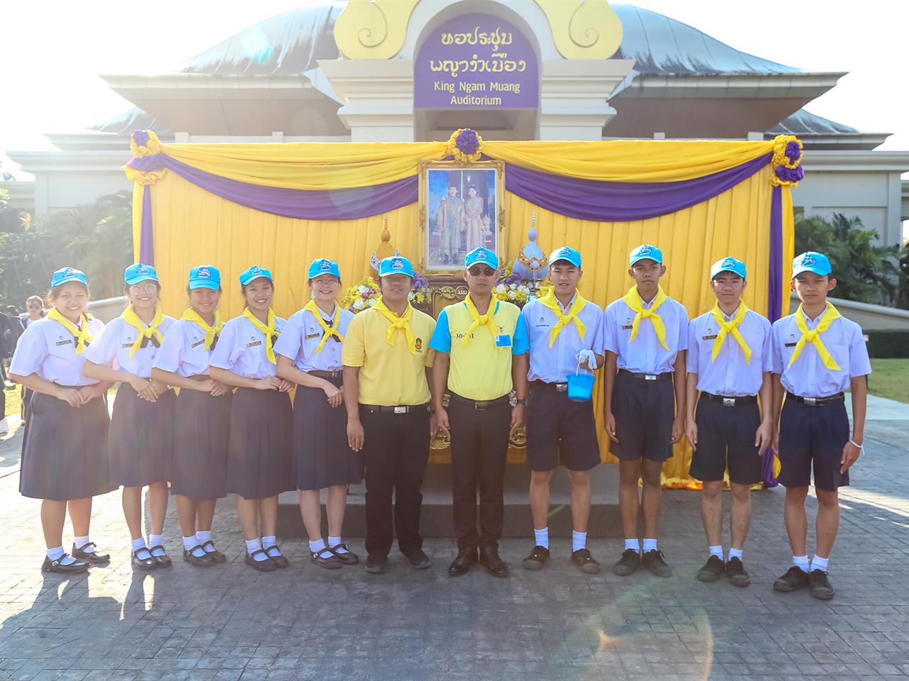 นักเรียนสาธิตม.พะเยา ร่วมกิจกรรมจิตอาสาทาสีเส้นจราจรขบวนเสด็จฯ