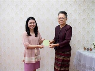 คณบดีคณะศิลปศาสตร์ มอบขวัญกำลังใจแก่หน่วยประชาสัมพันธ์คณะศิลปศาสตร์ มหาวิทยาลัยพะเยา เนื่องในโอกาสได้รับรางวัลชนะเลิศ เครือข่ายประชาสัมพันธ์ดีเด่นประจำปี พ.ศ. 2561 สมัยที่ 2