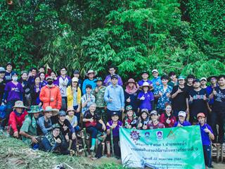 บุคลากรคณะศิลปศาสตร์ร่วมทำฝายชะลอน้ำตามรอยในหลวงรัชกาลที่ 9