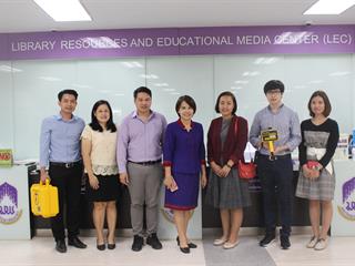 การตรวจวัด PM 2.5 ภายในอาคารศูนย์บรรณสารและสื่อการศึกษา โดยทีมอาจารย์สาขาวิชาอาชีวอนามัยและความปลอดภัย มหาวิทยาลัยพะเยา