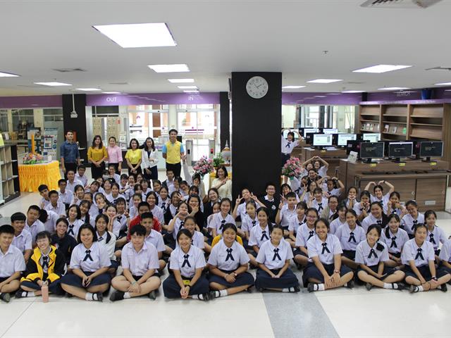 คณาจารย์และนักเรียนโรงเรียนสาธิต ม.พะเยา เยี่ยมชมศูนย์บรรณสารและสื่อการศึกษา