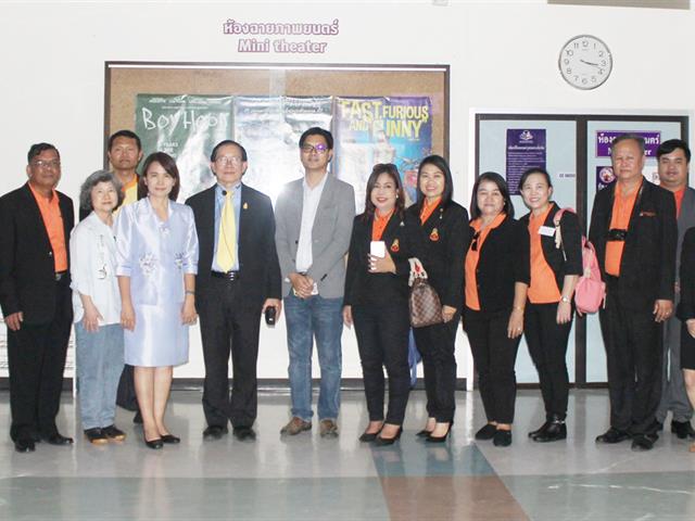 คณะผู้บริหาร บุคลากร มหาวิทยาลัยเทคโนโลยีสุรนารีและโรงเรียนราชสีมาวิทยาลัย จังหวัดนครราชสีมา  เยี่ยมชมศูนย์บรรณสารและสื่อการศึกษา มหาวิทยาลัยพะเยา