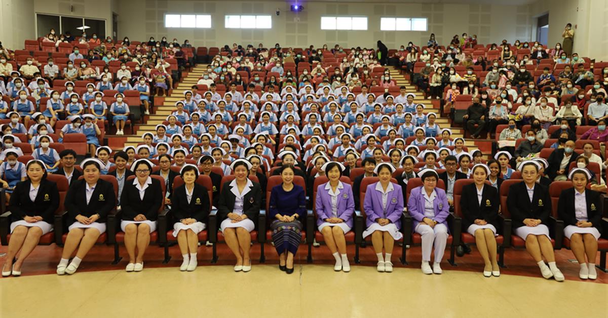 คณะพยาบาลศาสตร์ มหาวิทยลัยพะเยา ดำเนินโครงการมอบหมวกและเข็มชั้นปี ให้กับนิสิตคณะพยาบาลศาสตร์ ชั้นปีที่ 2 ประจำปีการศึกษา 2565