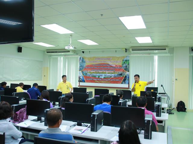 คณะเกษตรศาสตร์และทรัพยากรธรรมชาติ ม.พะเยา บูรณาการร่วมกับ สำนักงานปศุสัตว์จังหวัดพะเยาดำเนินการอบรมเกษตรกรผู้เลี้ยงโคเนื้อเกี่ยวกับการเหนี่ยวนำการเป็นสัด พร้อม Application การติดตามการตั้งท้องของโคเนื้อ