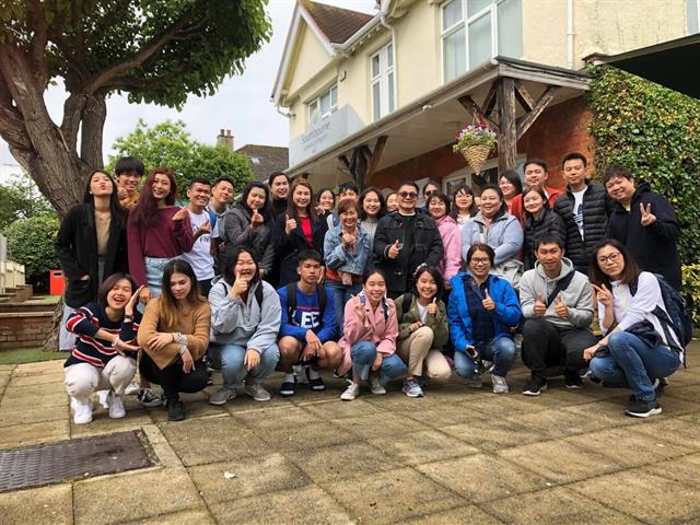 ม.พะเยา สนับสนุนทุนการศึกษาแก่บุคลากรและนิสิต เรียน Summer Course ณ ประเทศอังกฤษ