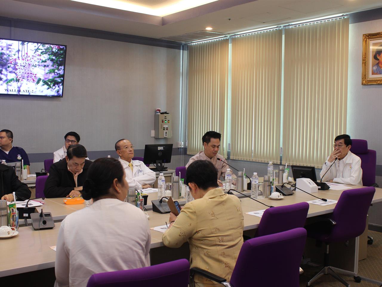 คณะผู้บริหารและบุคลากรกองพัฒนาคุณภาพนิสิตและนิสิตพิการเข้าร่วมประชุม กับฝ่ายปฐมพยาบาลพิธีพระราชทานปริญญาบัตร มหาวิทยาลัยพะเยา