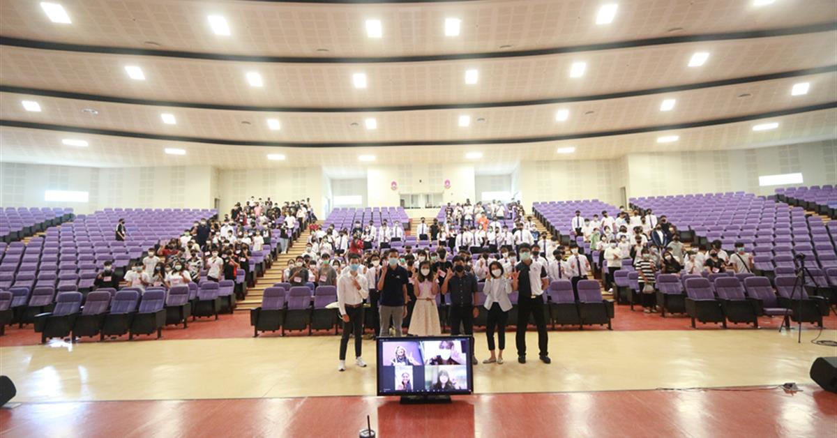 คณะ ICT จัดกิจกรรมเสวนา "เล่าความหลัง สร้างแรงบันดาลใจ" โดยศิษย์เก่าคณะฯ แลกเปลี่ยนทักษะการใช้ชีวิตในรั้วมหาวิทยาลัยให้กับนิสิตใหม่ ชั้นปีที่ 1