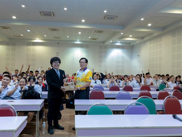 คณะทันตแพทยศาสตร์เข้าร่วมการแนะแนวทางการศึกษาวิชาชีพทันตแพทย์แก่นักเรียนชั้น ม.6 โรงเรียนสาธิต ม.พะเยา