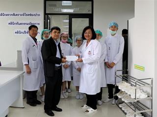 คณะทันตแพทยศาสตร์รับมอบหนังสือและอุปกรณ์เพื่อการศึกษา