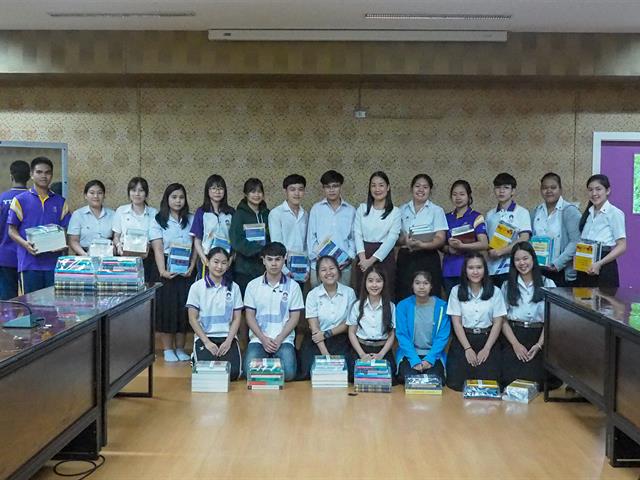 นิสิตคณะนิติศาสตร์ รับทุนหนังสือจากสำนักพิมพ์วิญญูชน