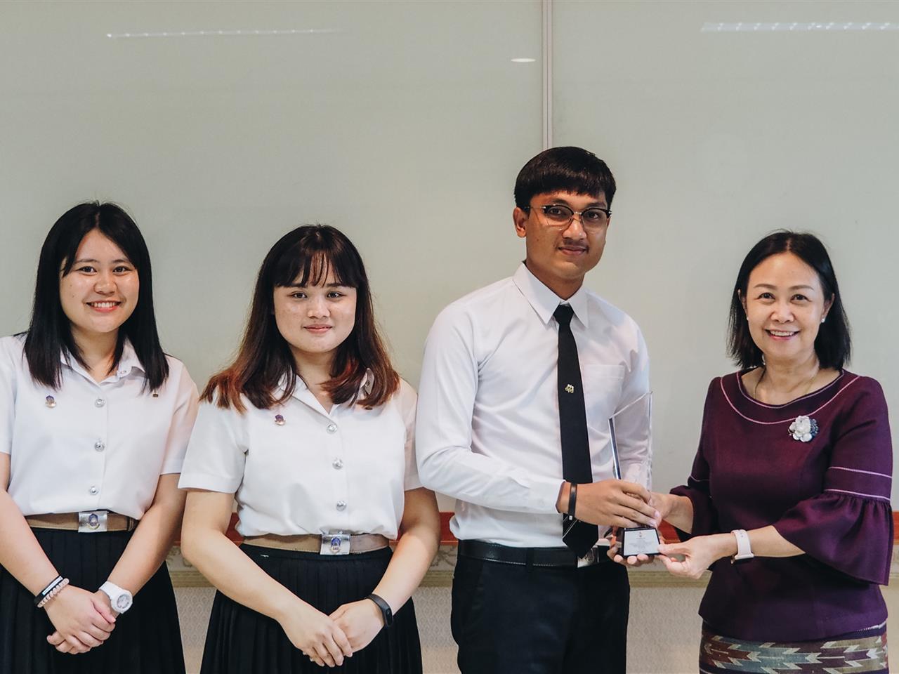 คณะนิติศาสตร์ เข้าพบท่านอธิการบดีมหาวิทยาลัยพะเยาและแสดงความยินดี