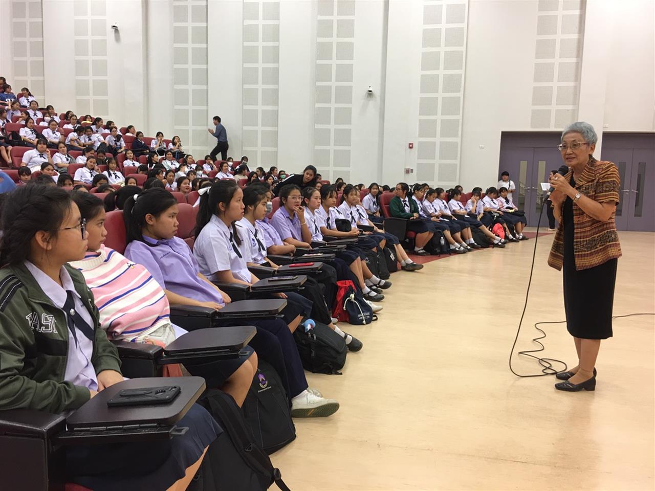 โรงเรียนสาธิตมหาวิทยาลัยพะเยา ดำเนินกิจกรรม “อาจารย์ป้าสอนหลาน”
