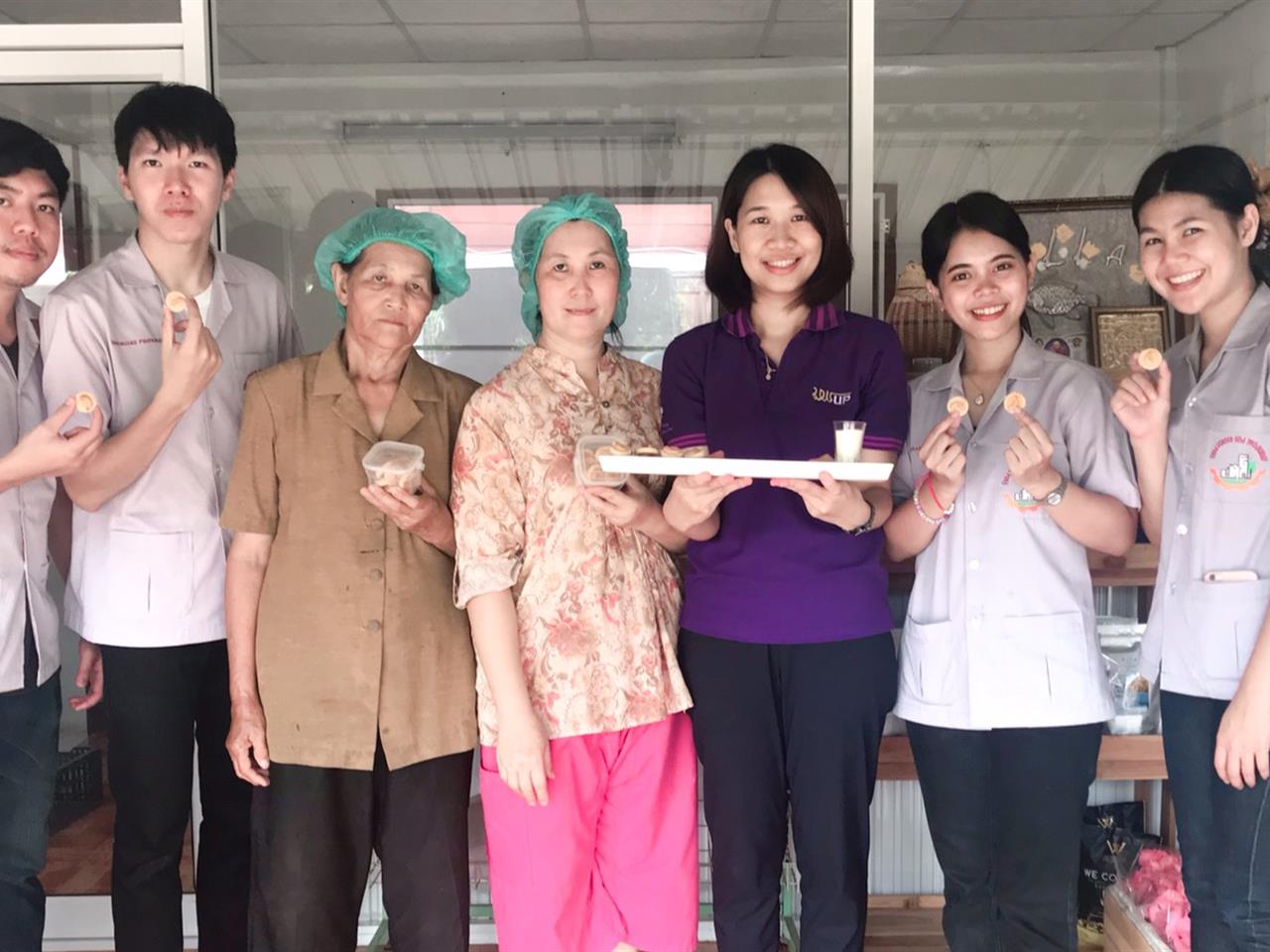 สาขาวิทยาศาสตร์และเทคโนโลยีการอาหาร คณะเกษตรศาสตร์และทรัพยากรธรรมชาติ ม.พะเยา ดำเนินการถ่ายทอดเทคโนโลยีการผลิตคุกกี้สิงคโปร์เสริมแคลเซียมจากก้างและกระดูกปลานิล