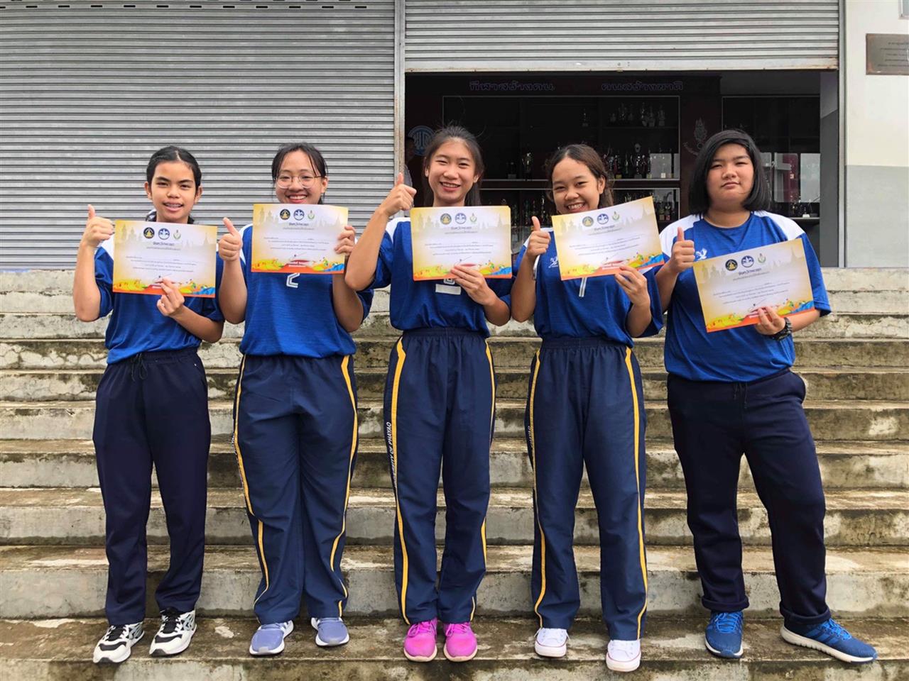 โรงเรียนสาธิตม.พะเยารับรางวัลในการแข่งขันกีฬาวอลเล่ย์บอลงานท่องเที่ยวและกีฬาจังหวัดพะเยา 