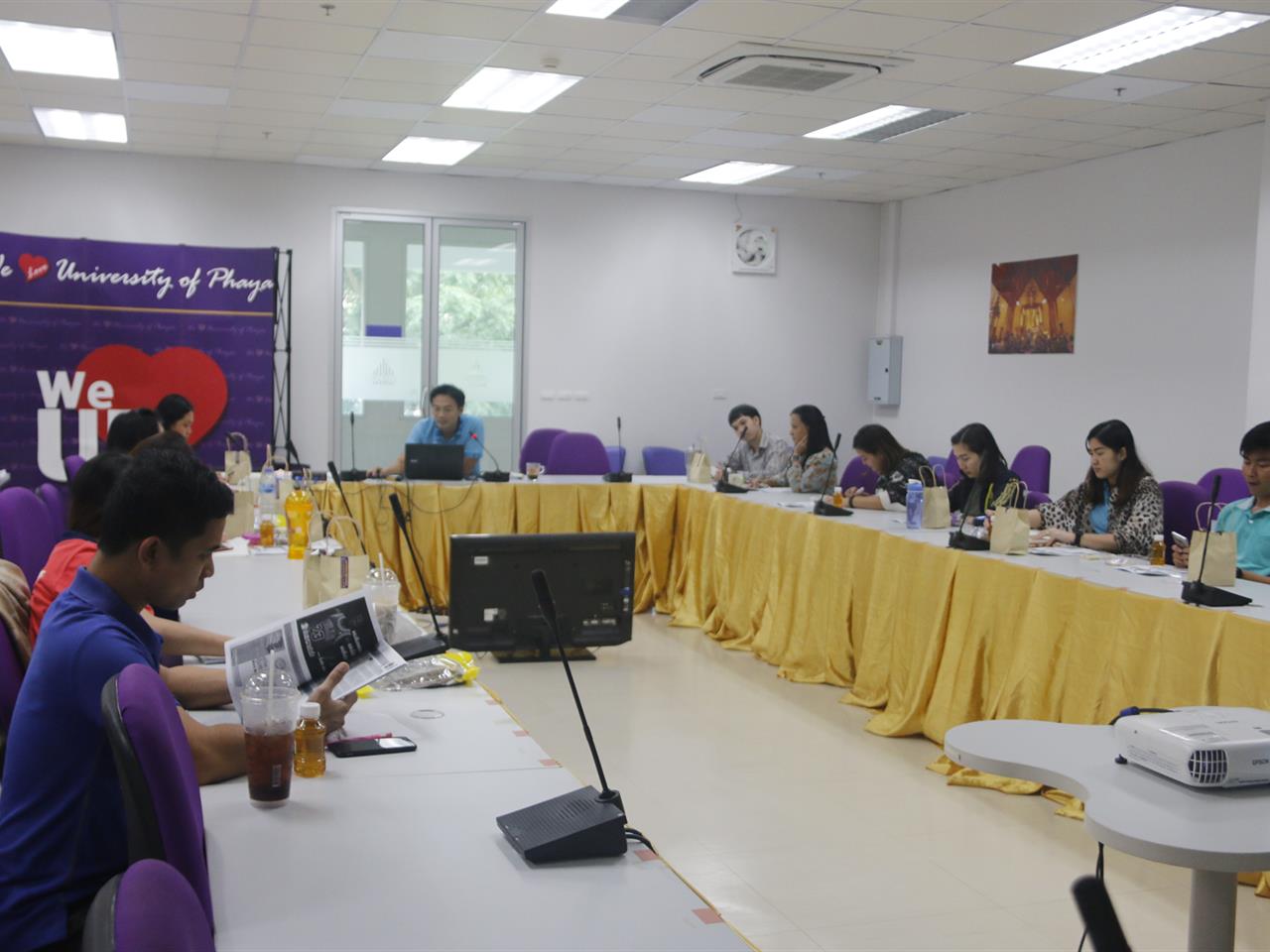 สำนักงานเลขานุการ คณะ ICT ม.พะเยา จัดประชุมแลกเปลี่ยนเรียนรู้ด้านเทคนิคการเขียนคู่มือปฏิบิติงานและจริยธรรมการวิจัยในคน เพื่อแบ่งปันและถ่ายทอดความรู้ให้แก่เพื่อนร่วมงาน นำไปต่อยอดเพื่อพัฒนางานอย่างต่อเนื่อง
