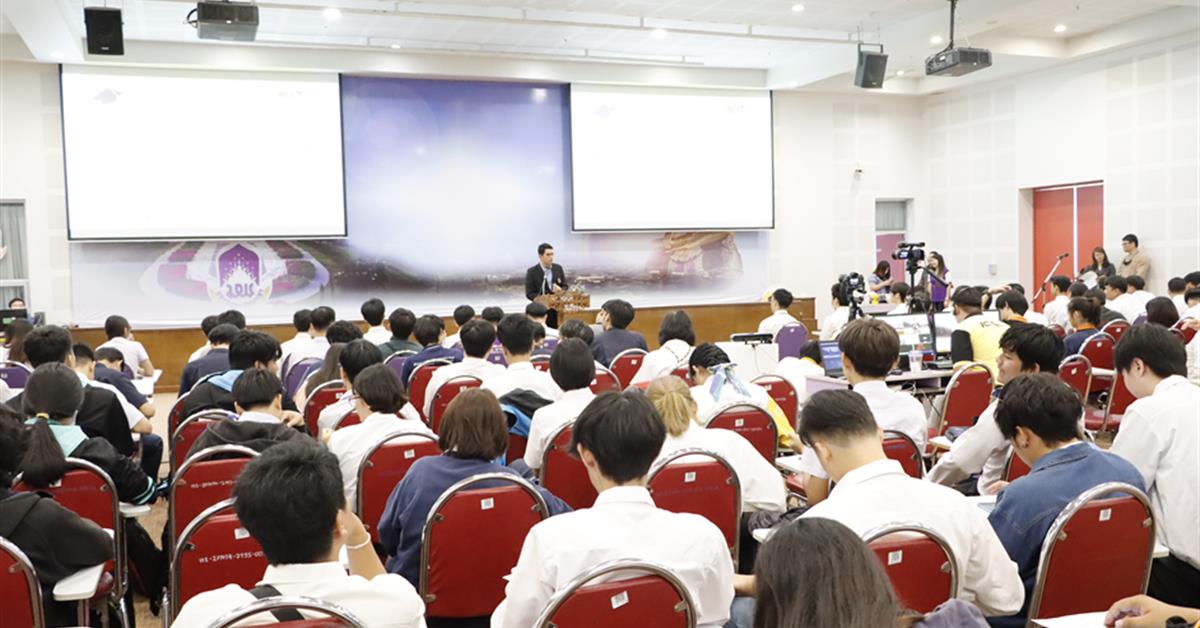 คณะเทคโนโลยีสารสนเทศและการสื่อสาร มหาวิทยาลัยพะเยา จัดกิจกรรมปฐมนิเทศนิสิตก่อนฝึกงานและสหกิจศึกษา เพื่อเตรียมความพร้อมของนิสิตก่อนออกไปฝึกประสบการณ์วิชาชีพ ปฐมนิเทศนิสิตก่อนฝึกงานและสหกิจศึกษา