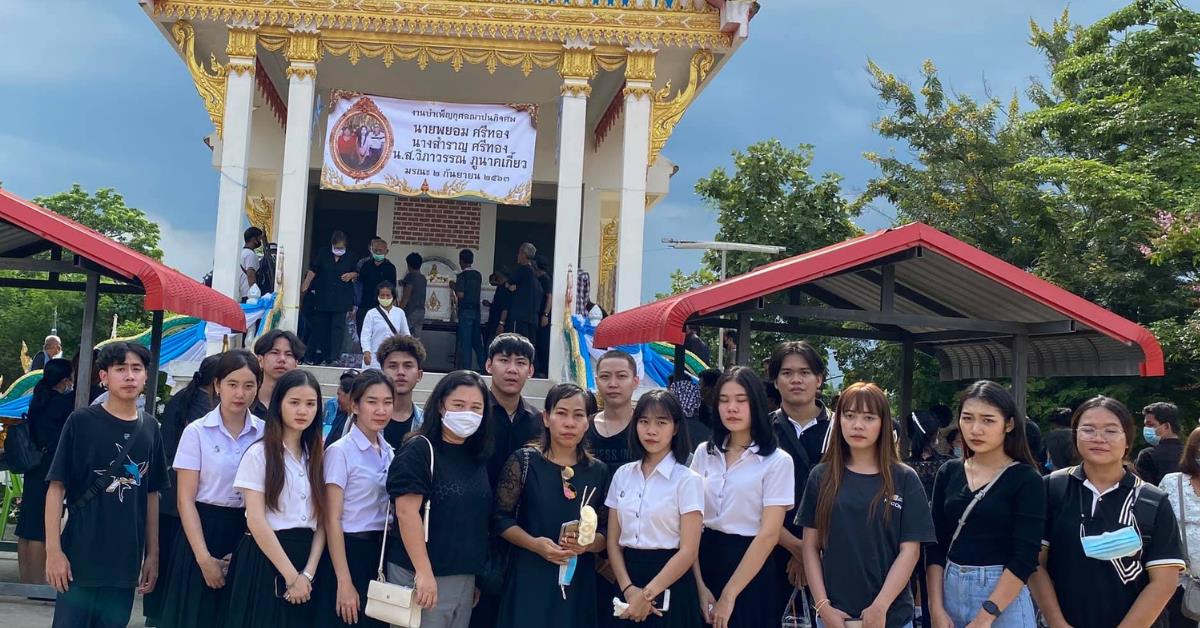 ตัวแทนคณาจารย์  และนิสิตคณะนิติศาสตร์ ร่วมพิธีฌาปนกิจศพนางสาววิภาวรรณ ภูนาคเกี้ยว 