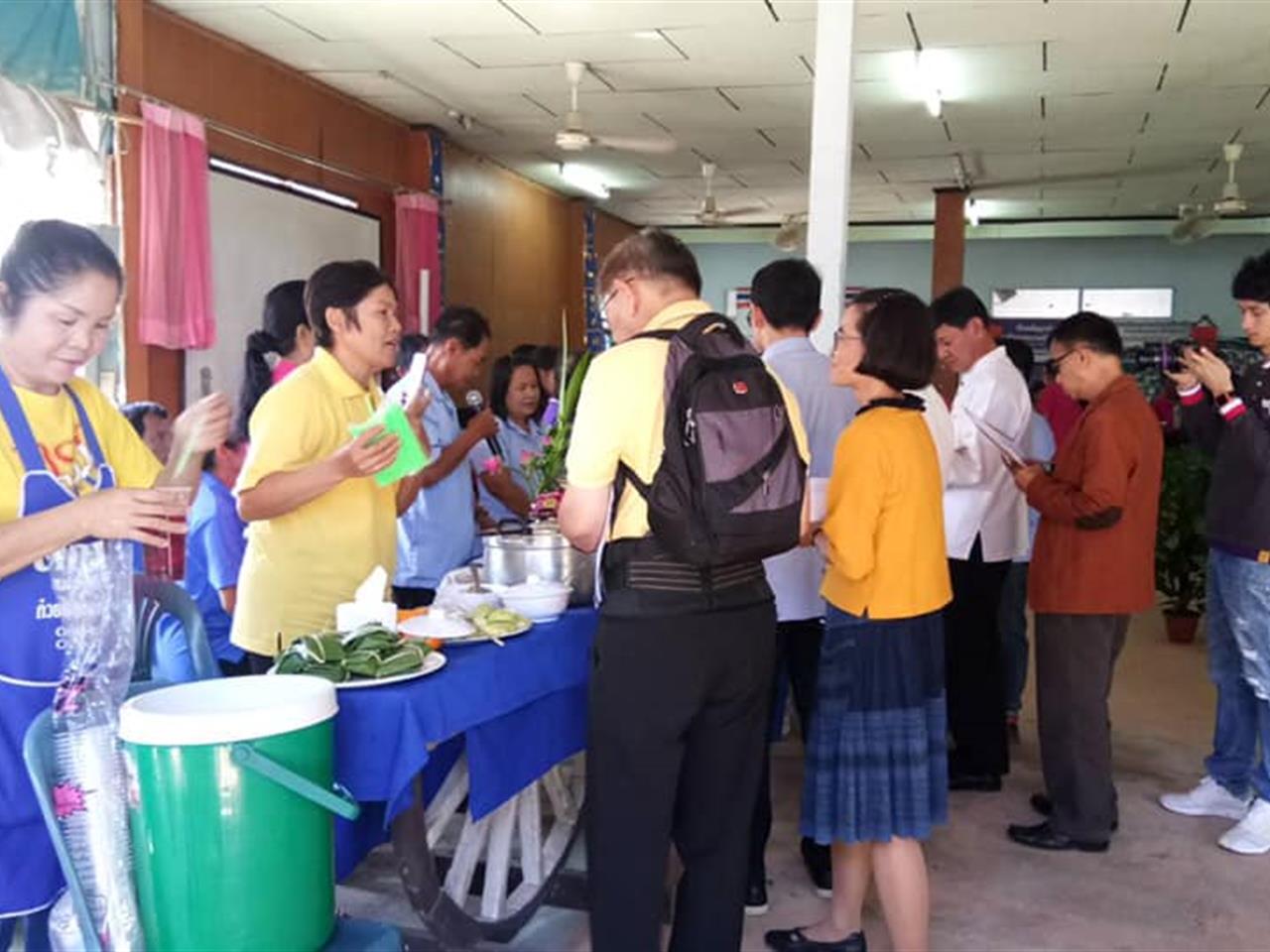 คณะพยาบาลศาสตร์ มหาวิทยาลัยพะเยา ร่วมกับโรงพยาบาลส่งเสริมสุขภาพตำบลบ้านต๋อม  กำนันตำบลบ้านต๋อม ผู้ใหญ่บ้าน ประธาน อสม. อสม ครูภูมิปัญญา กว่า ๒๐๐ คน รับการติดตามประเมิน ชม เชียร์ ช่วย โครงการ“บูรณาการวิจัยโครงการ  ๑ คณะ ๑ โมเดล คณะพยาบาลศาสตร์ ปีงบประมาณ ๒๕๖๒