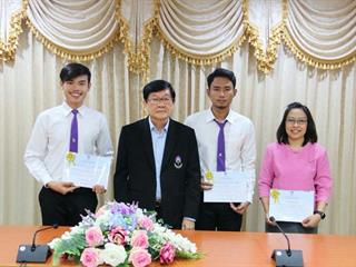 นิสิตสาขาวิชาพัฒนาสังคม คณะรัฐศาสตร์และสังคมศาสตร์ มหาวิทยาลัยพะเยา ได้รับรางวัลสหกิจศึกษาดีเด่น (รางวัลที่ 3) ด้านสังคมศาสตร์ มนุษยศาสตร์ และการจัดการ ประจำปีการศึกษา 2560