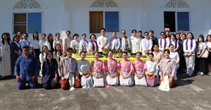 วิทยาเขตเชียงราย ร่วมประเพณีห่มผ้าพระนอน วัดดงพระเจ้า > </a><div style=