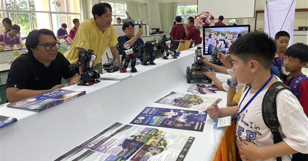 โรงเรียนสาธิต มพ. ร่วมจัดบูธแสดงผลงานนวัตกรรมนักเรียน แนะแนวการรับสมัครนักเรียนใหม่ ในงานสัปดาห์วิทยาศาสตร์แห่งชาติส่วนภูมิภาค 2568 